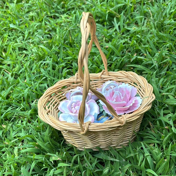 VINTAGE FLOWERS BASKET - Picture 11 of 16